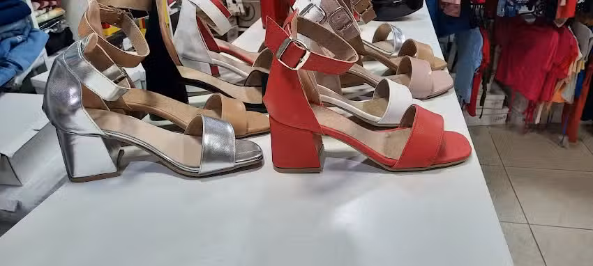 ARON CALZADOS Y INDUMENTARIA