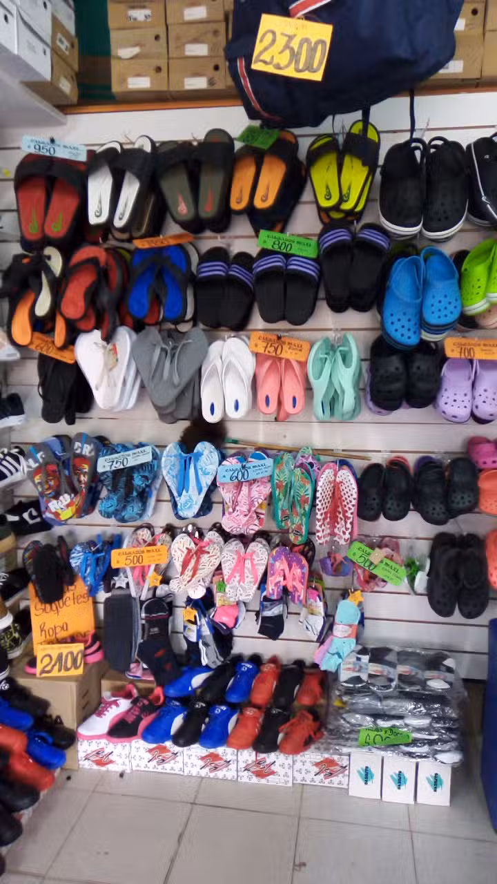 Calzados e indumentaria MAXI