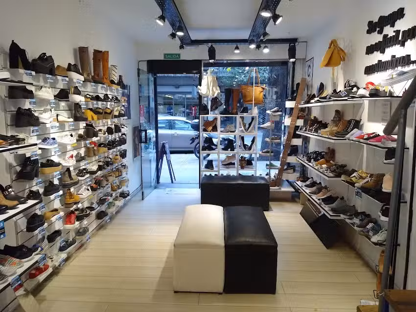 CLOHES ZAPATER&Iacute;A