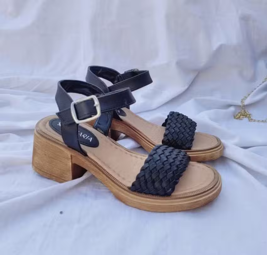 In Pi&ugrave; Zapatos y Accesorios