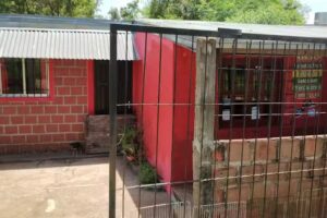 Kiosco y sapatillas yoli