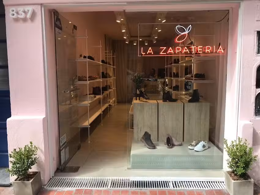 La Zapater&iacute;a, Tienda de Calzados
