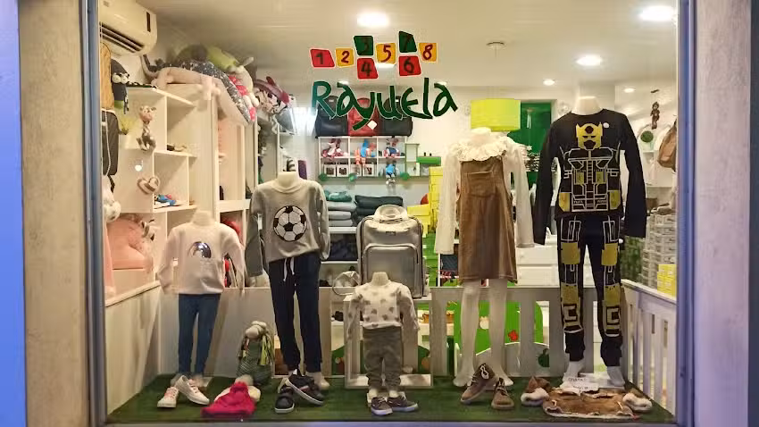 RAYUELA (zapater&iacute;a y ropa infantil)