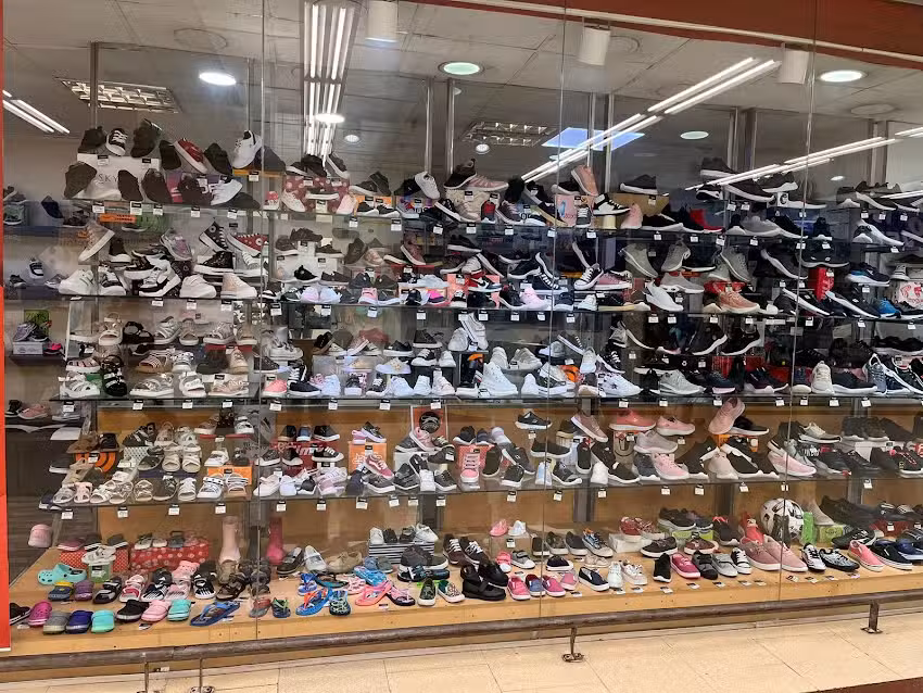 TIMON CALZADOS, suc AV COLON